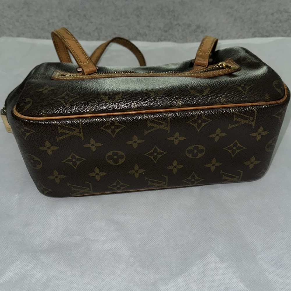 Louis Vuitton Cite MM monogram shoulder bag - Picture 11 of 11